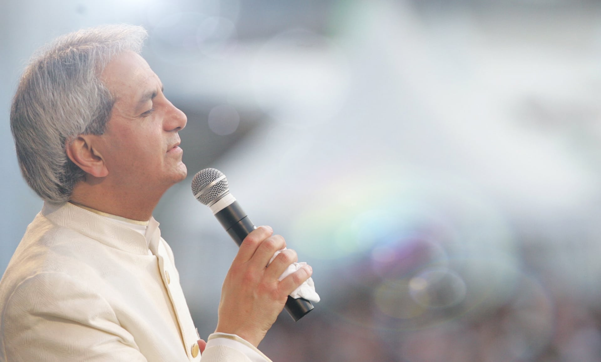 Photos and Information for Media Use - Benny Hinn Ministries