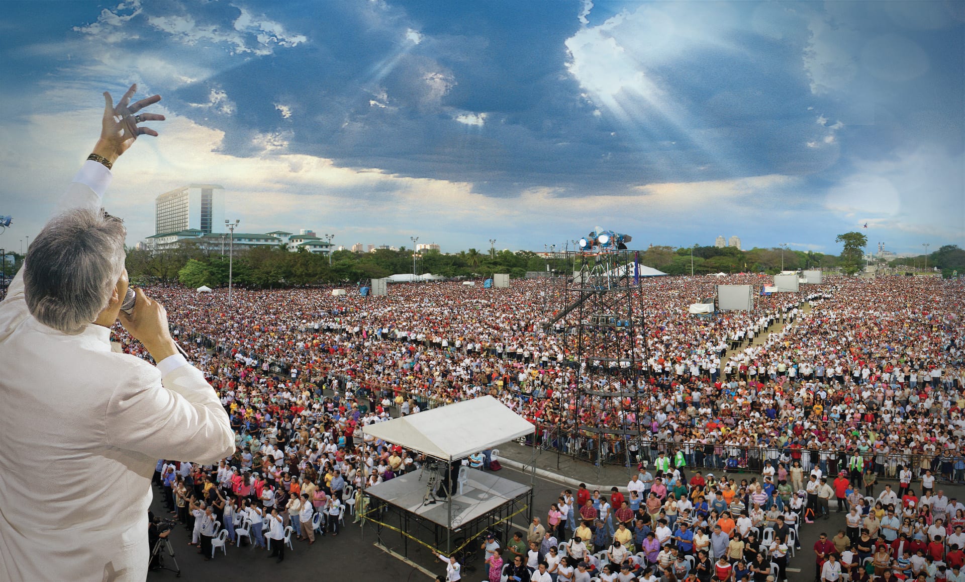 holy spirit benny hinn Pastor Benny Hinn on stage at event with big crowd