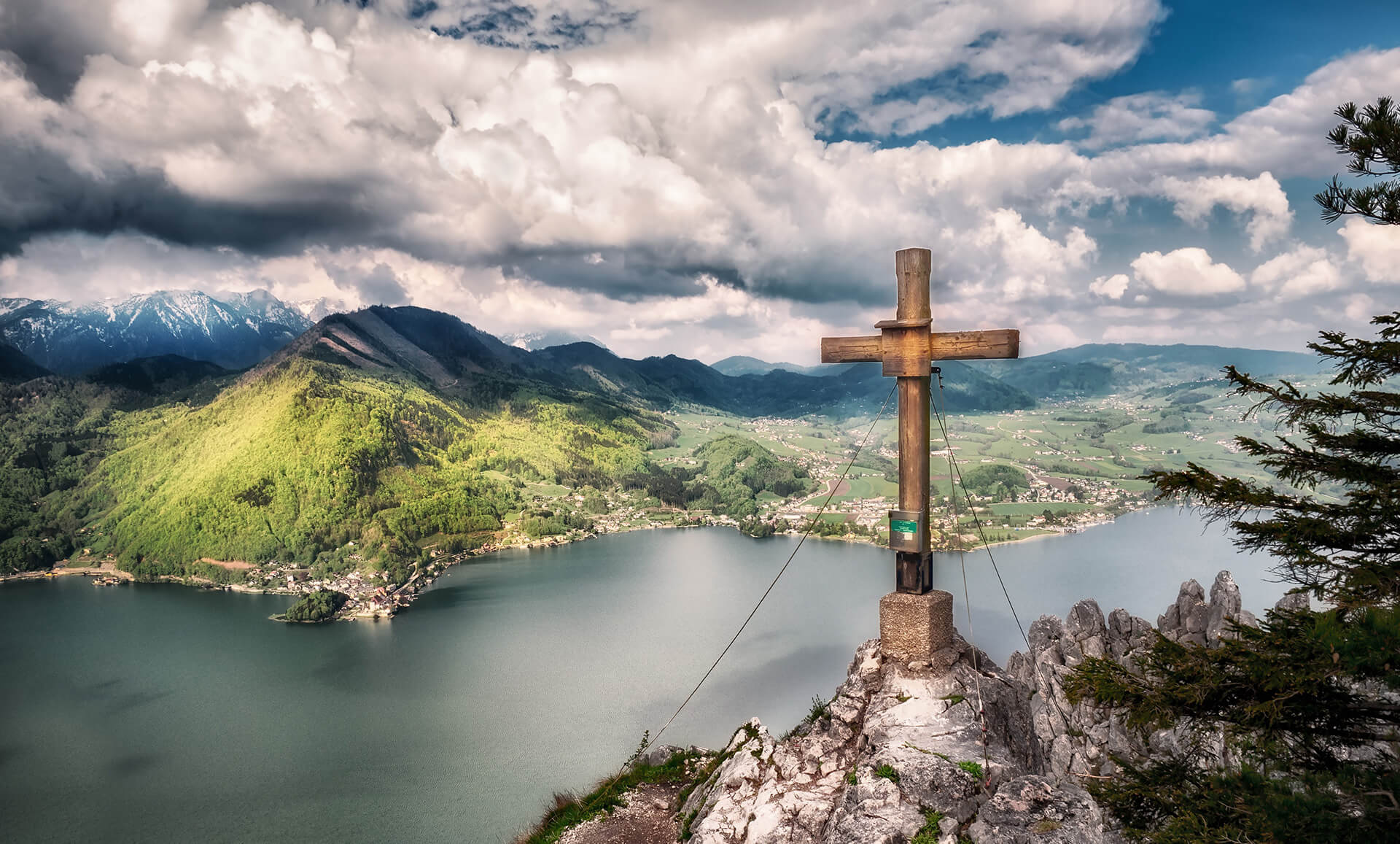 Cross on mountain top-enewsletter-Benny Hinn Ministries