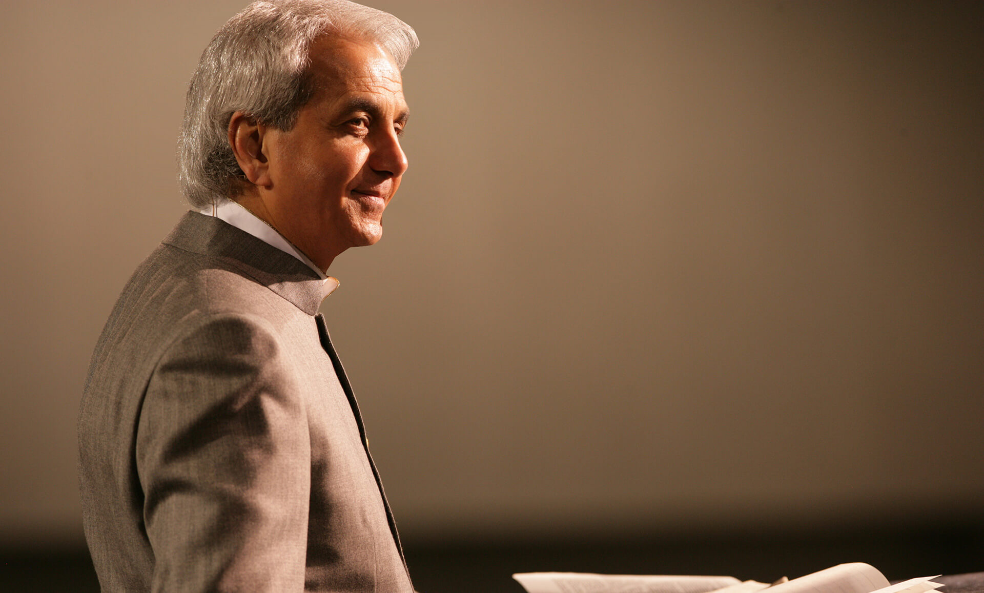 Pastor Benny Hinn Smiling - enewsletter - Benny Hinn Ministries