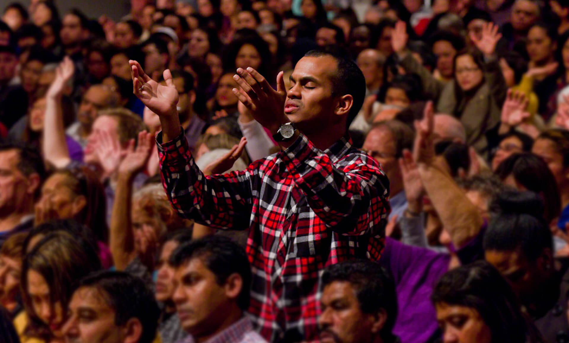 man praying New Zealand - enewsletter - Benny Hinn Ministries