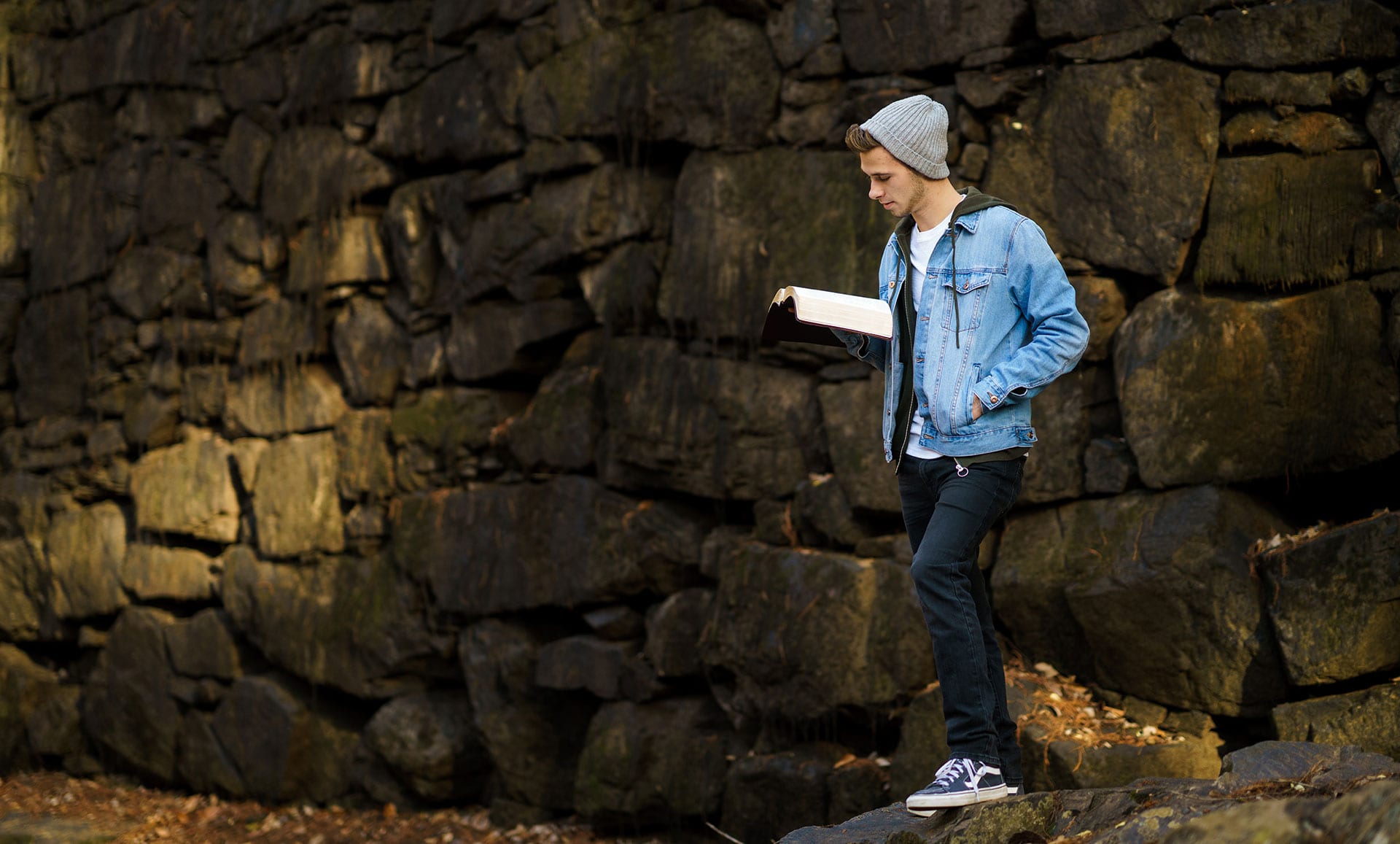 man reading bible – enewsletter – Benny Hinn Ministries man reading bible