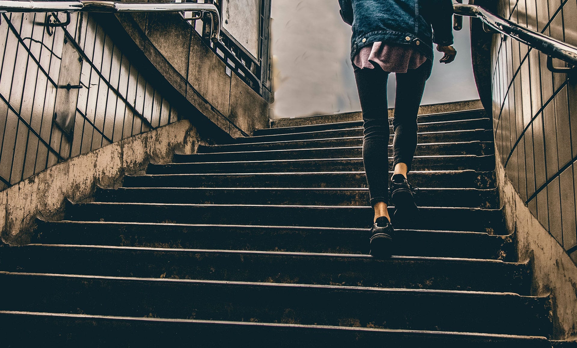 walking up steps – enewsletter – Benny Hinn Ministries walking up steps