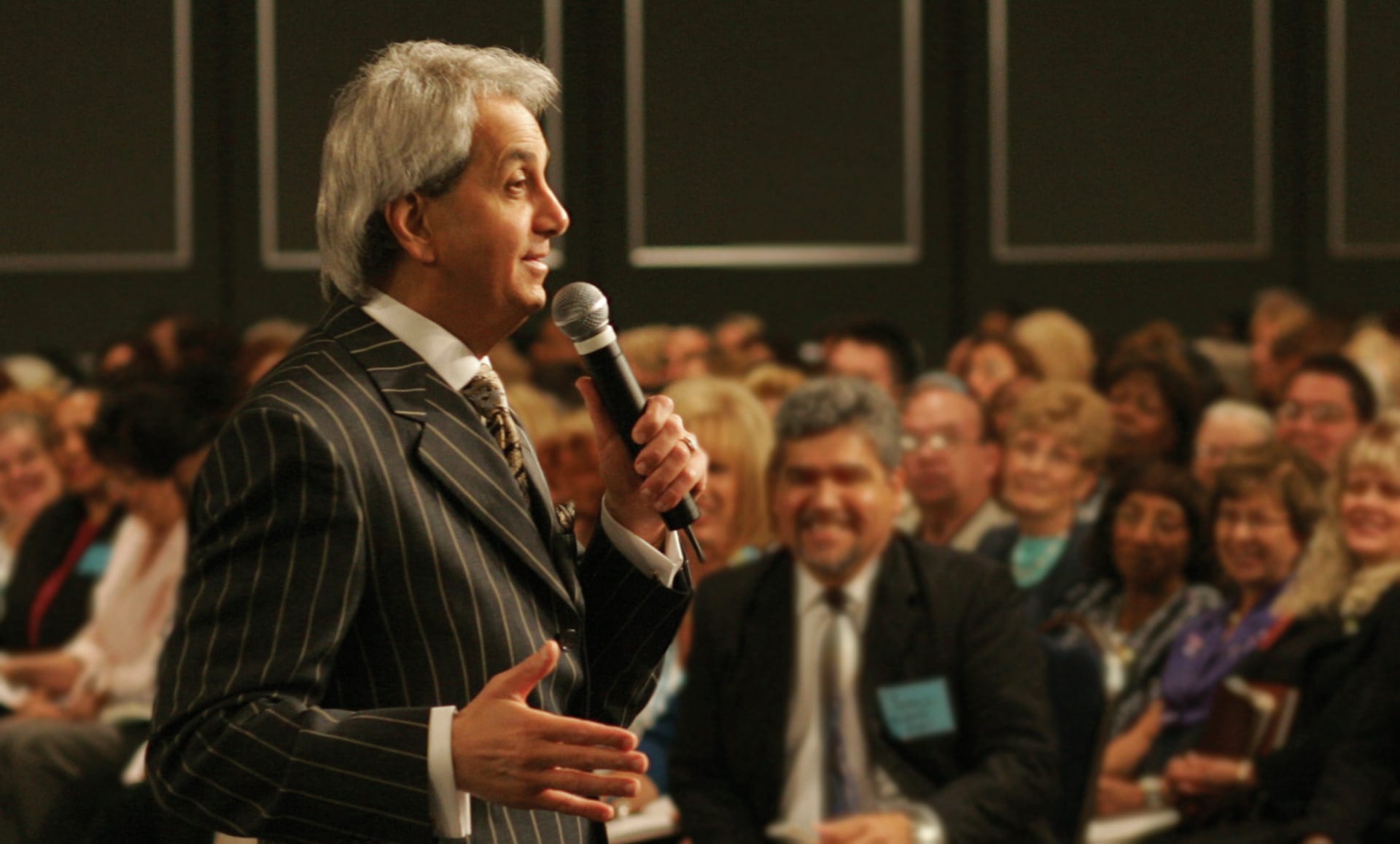 Pastor Benny Hinn teaching