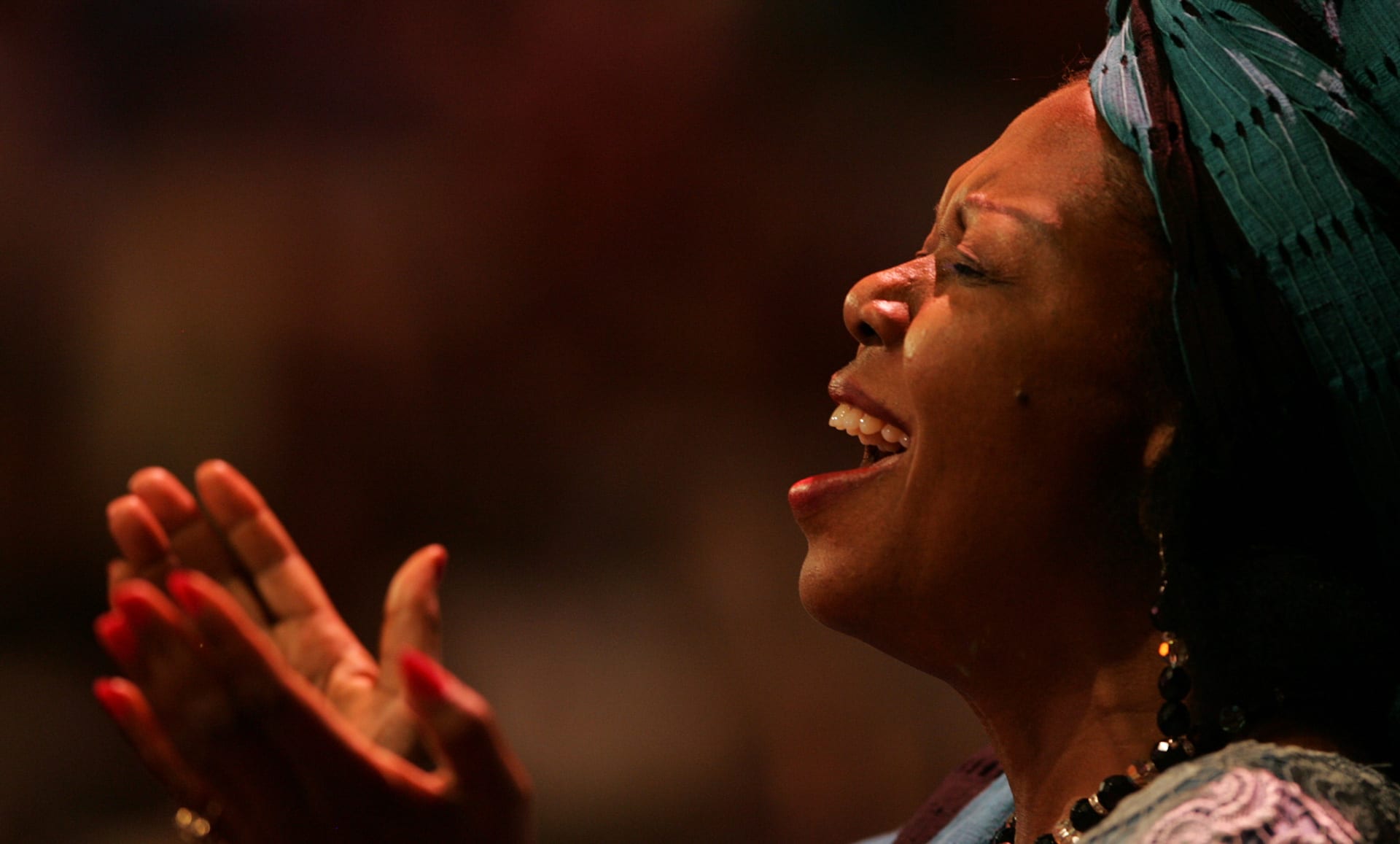 women praising – enewsletter – Benny Hinn Ministries women praising